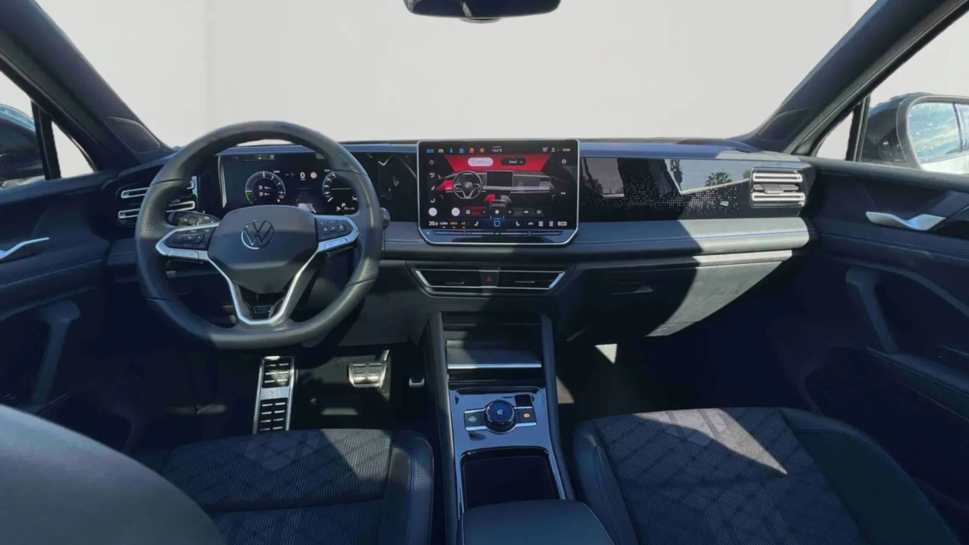 VOLKSWAGEN Tiguan — photo 4