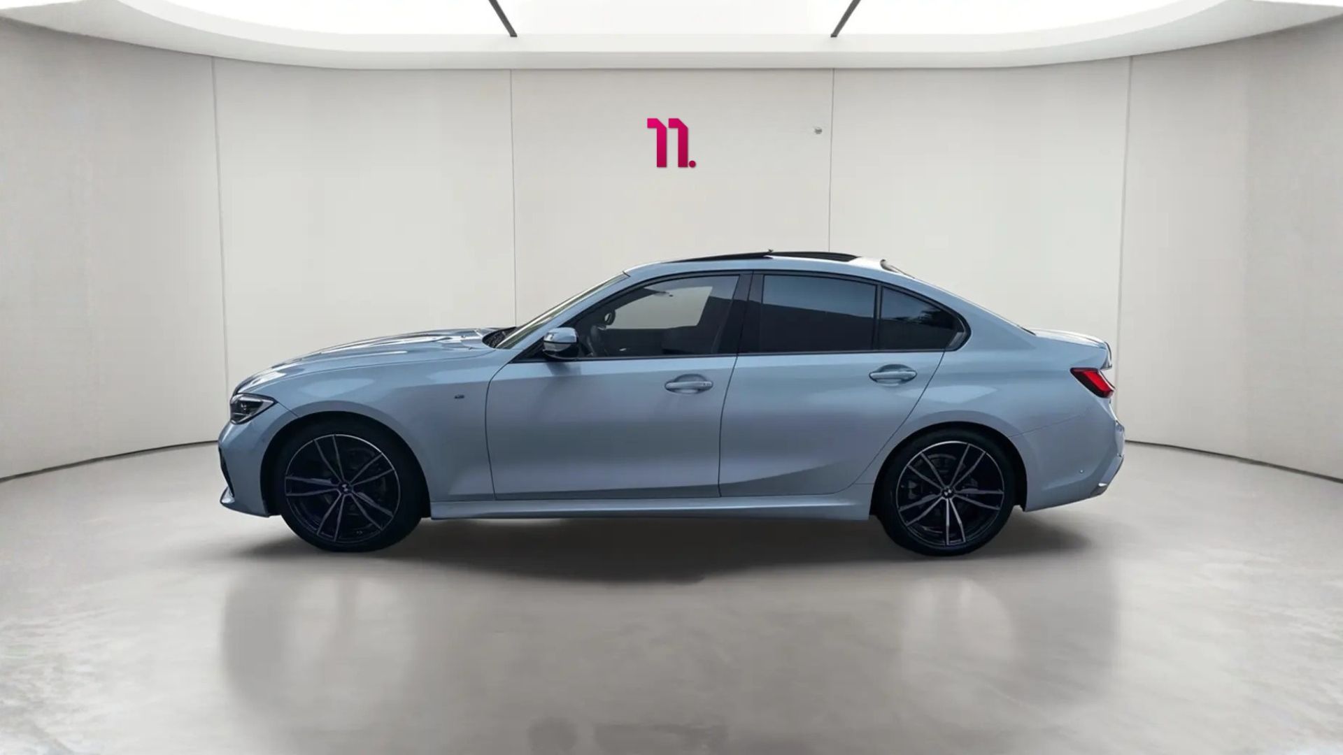 BMW 320i — photo 3