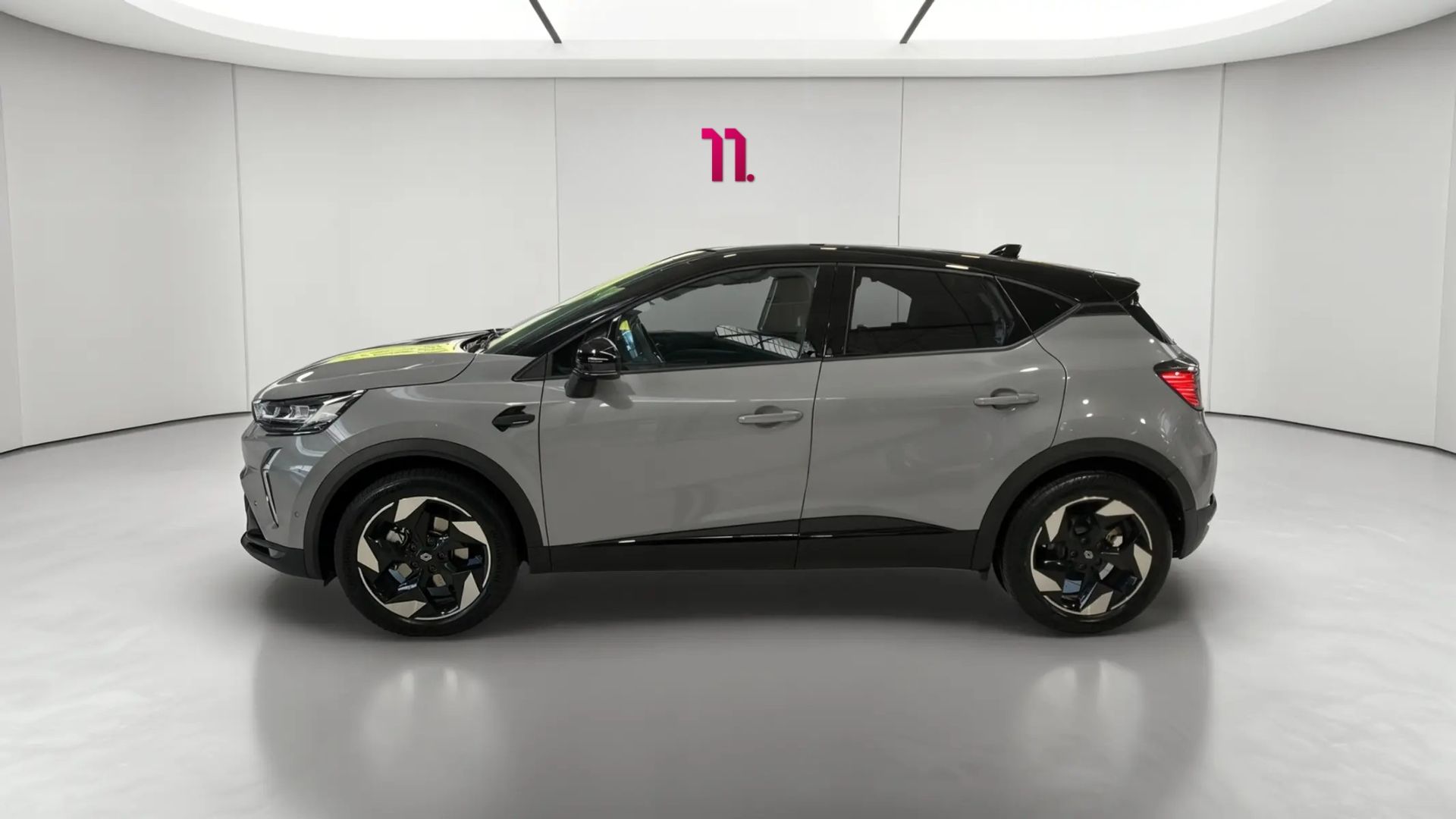 RENAULT Captur — photo 3